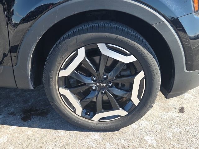 Used 2023 Kia Telluride EX w/ EX Captain's Chair Package image 8