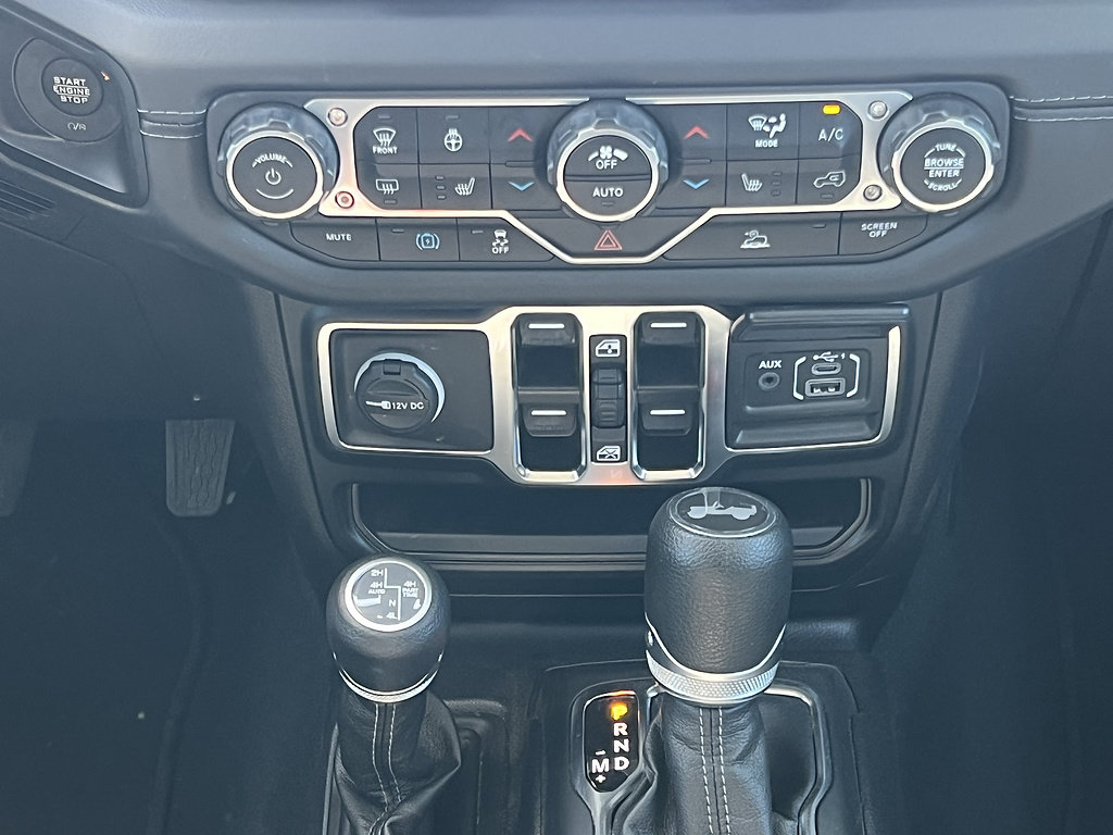 Used 2024 Jeep Wrangler Unlimited Sahara AWD/4WD image 22