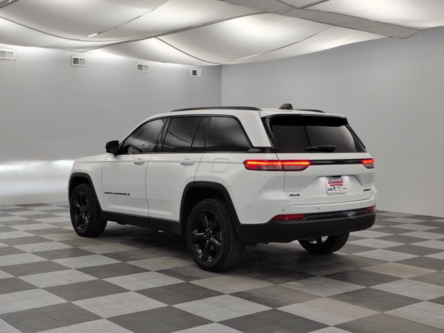 Used 2024 Jeep Grand Cherokee Limited w/ Black Appearance Package AWD/4WD image 10