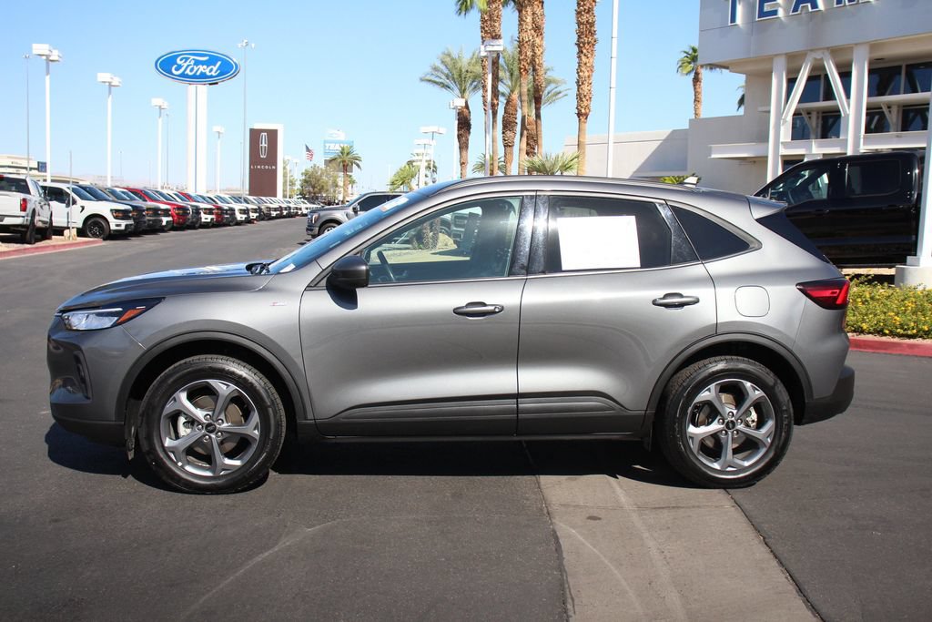Certified 2025 Ford Escape ST-Line Select AWD/4WD image 4