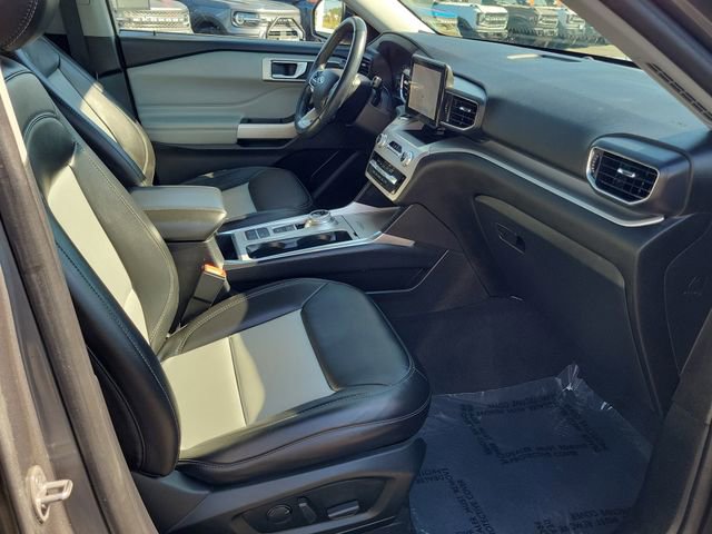 Certified 2022 Ford Explorer XLT w/ Equipment Group 202A image 16