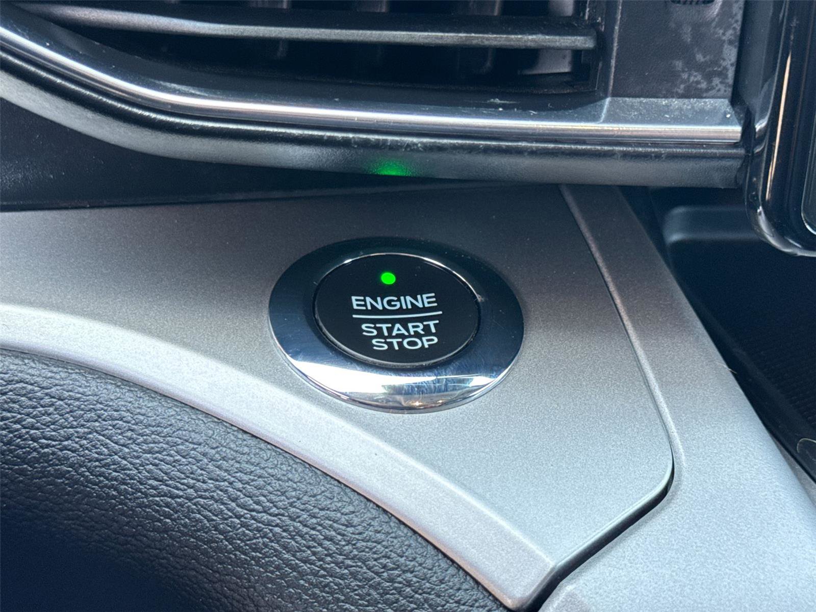 Certified 2021 Ford Explorer XLT w/ Equipment Group 202A RWD image 31