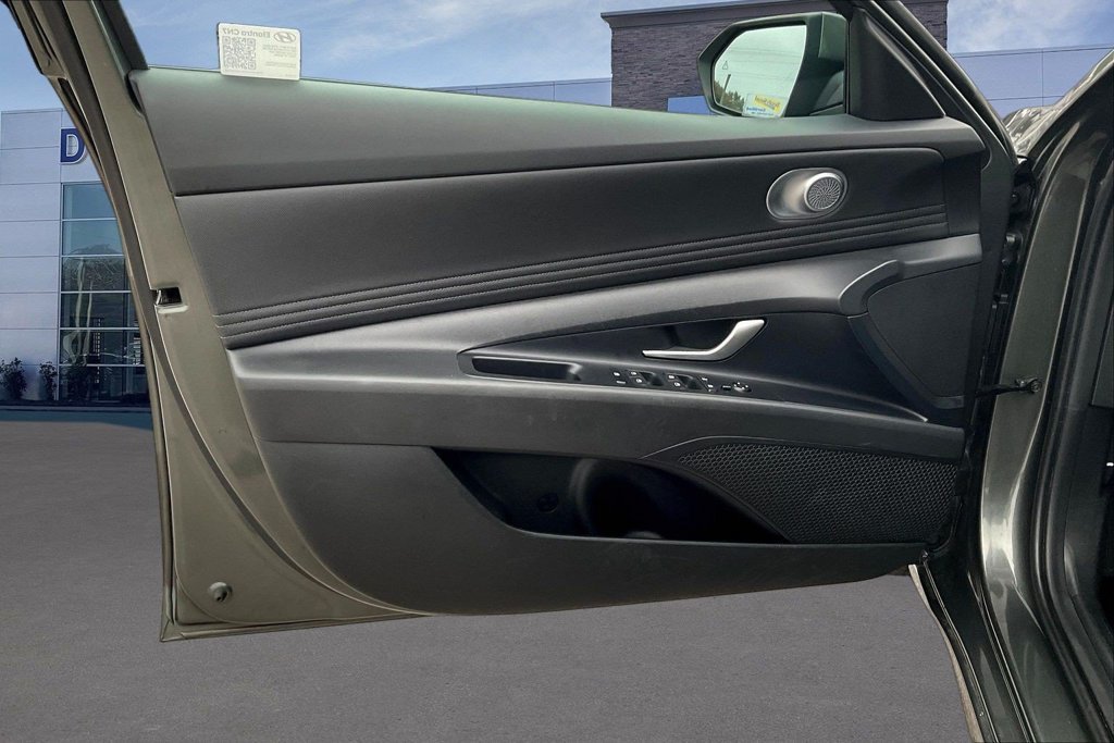 Used 2025 Hyundai Elantra SEL FWD image 19