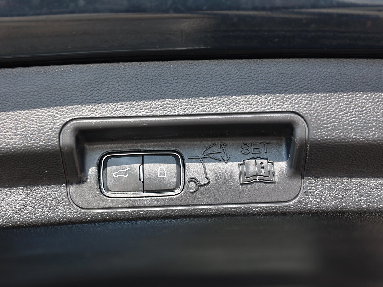 Certified 2023 Ford Explorer XLT image 16