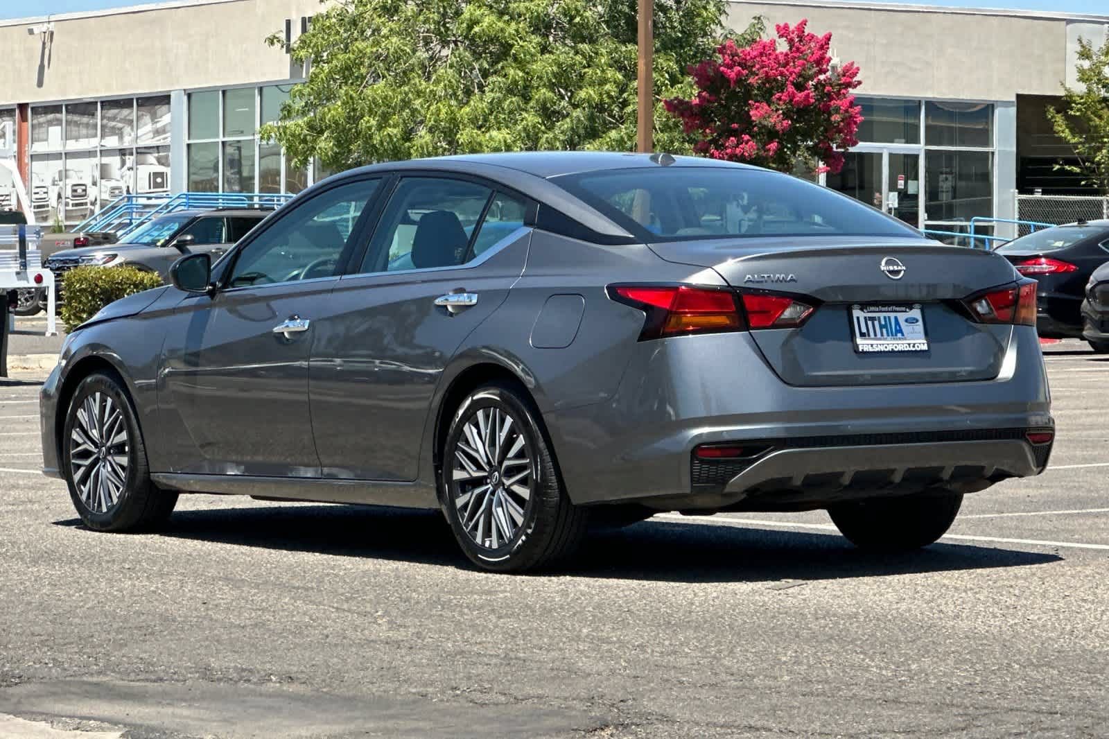 Used 2025 Nissan Altima 2.5 SV FWD image 6