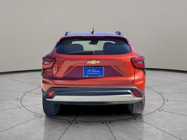 Used 2024 Chevrolet Trax LT w/ Driver Confidence Package FWD image 10