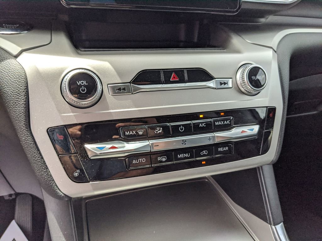 Certified 2022 Ford Explorer XLT w/ Equipment Group 202A image 23