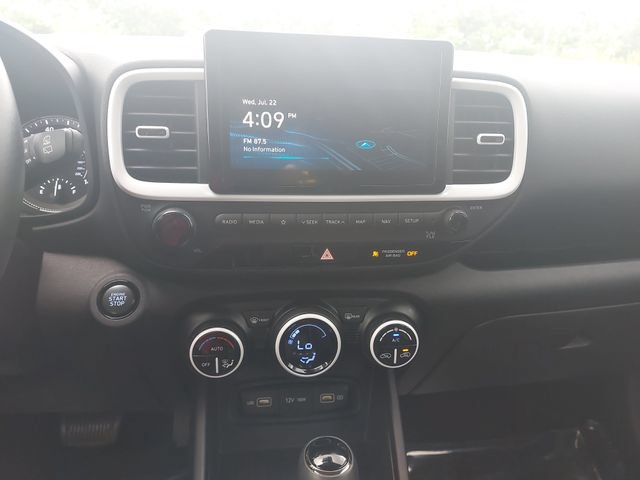 Used 2022 Hyundai Venue Limited FWD image 19