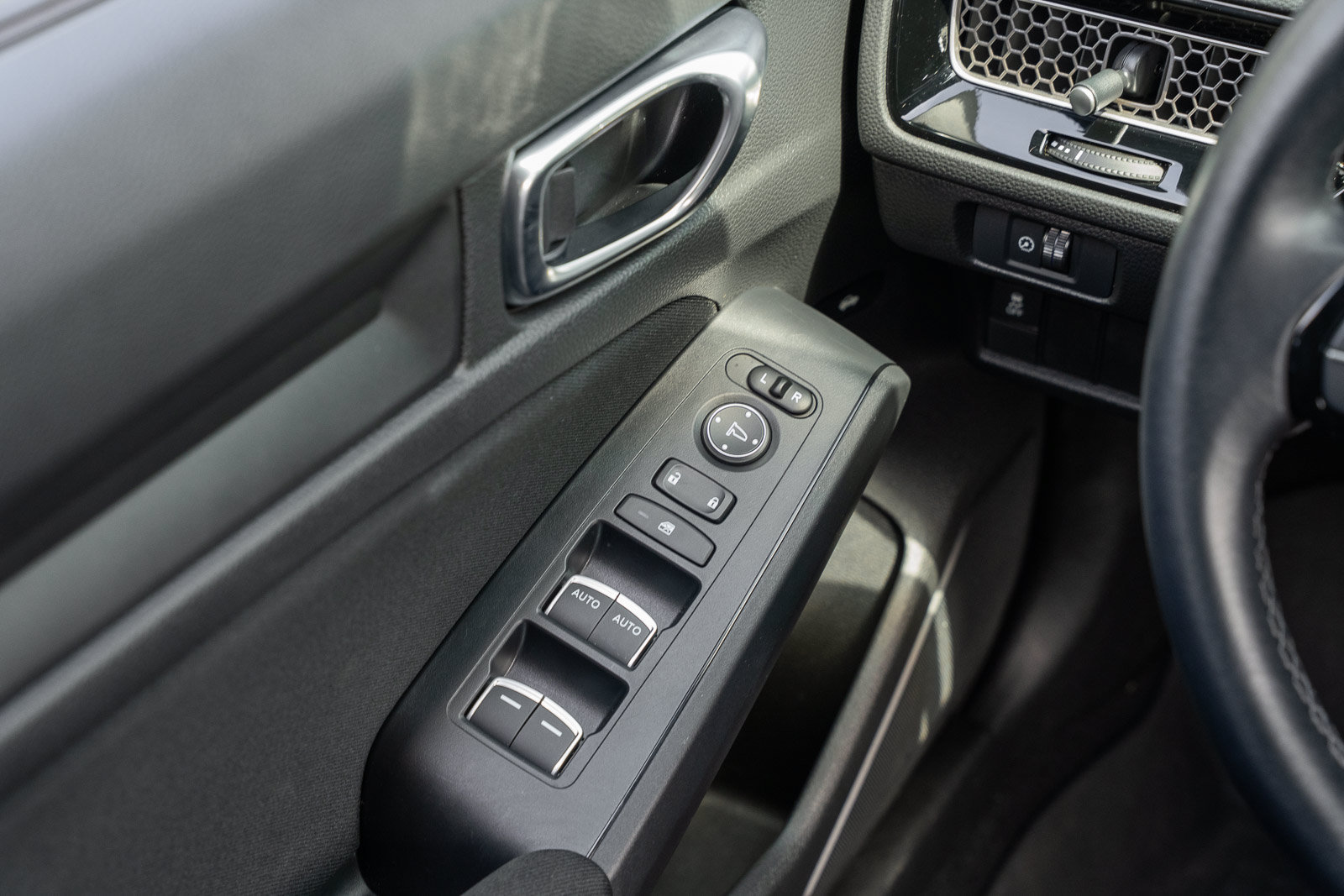 Used 2025 Honda Civic Sport image 25