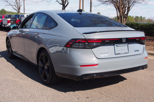 Used 2023 Honda Accord Sport image 3