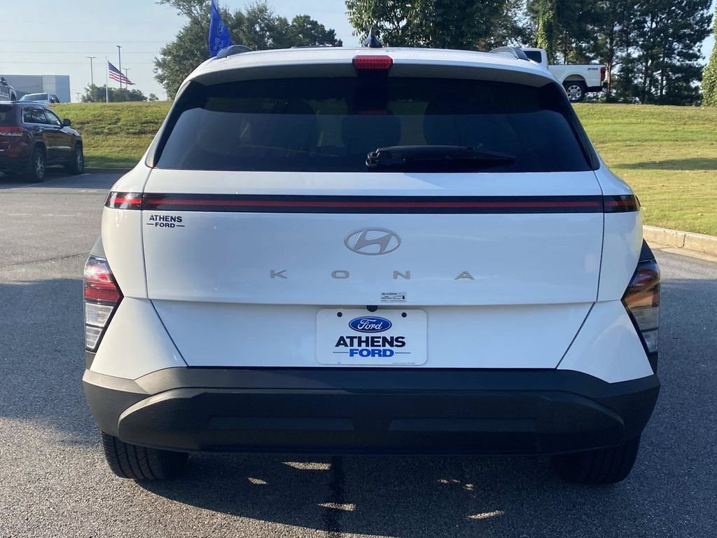 Used 2025 Hyundai Kona SEL FWD image 4