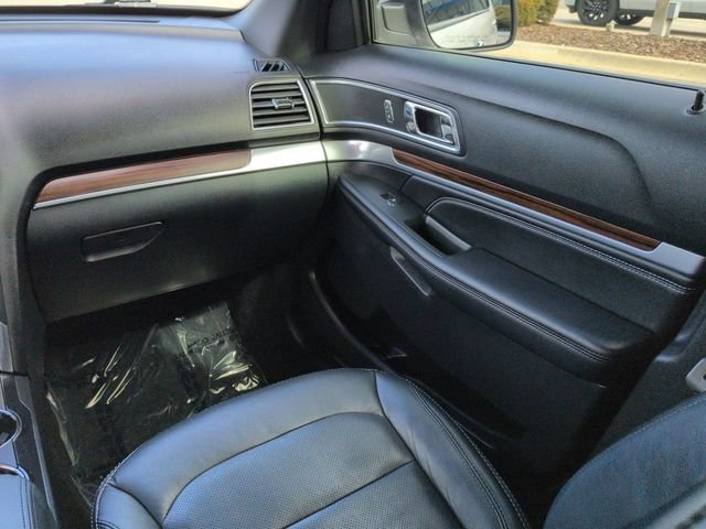 Certified 2019 Ford Explorer Limited w/ Ford Safe & Smart Package FWD image 17