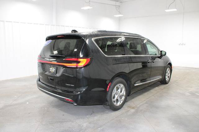 Used 2023 Chrysler Pacifica Limited FWD image 9