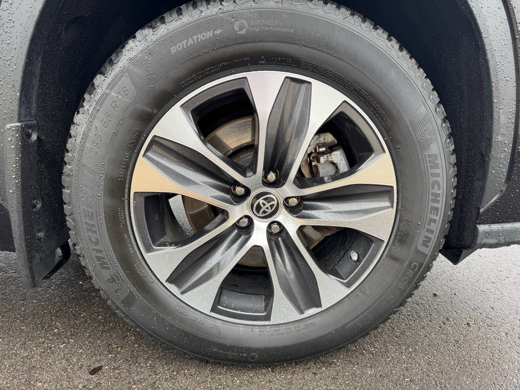 Used 2022 Toyota Highlander XLE AWD/4WD image 10