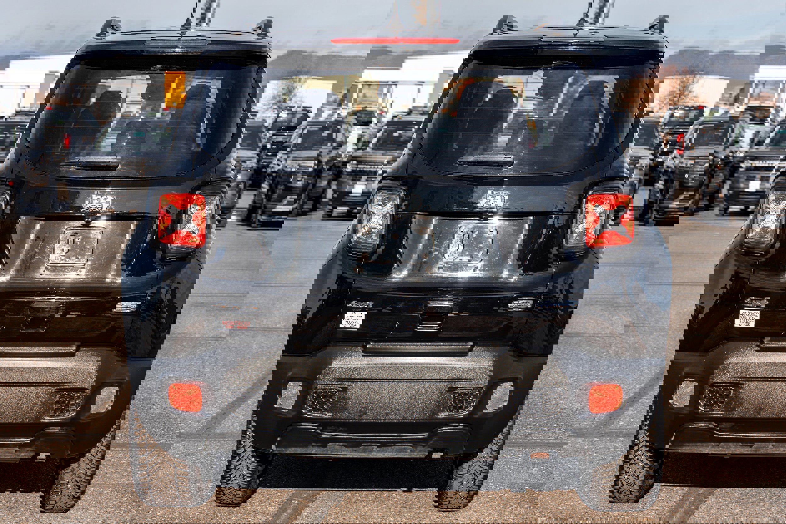 Used 2018 Jeep Renegade Latitude w/ Cold Weather Group image 3