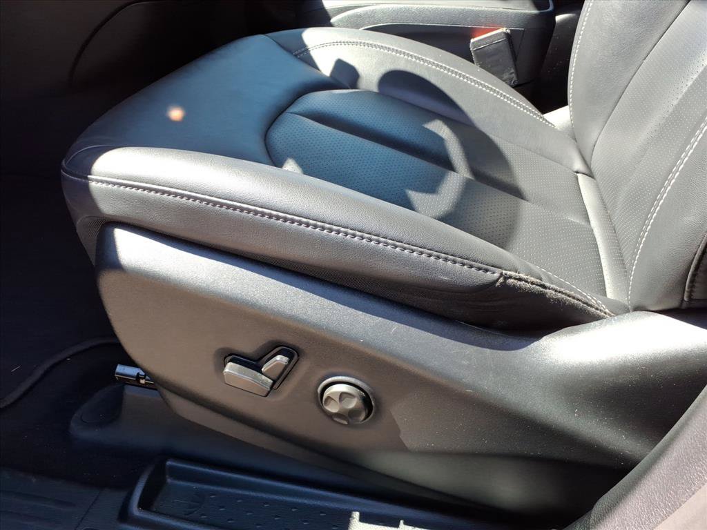 Used 2025 Chrysler Pacifica Select FWD image 10
