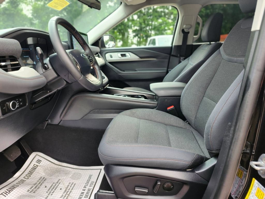 Certified 2025 Ford Explorer Active AWD/4WD image 19