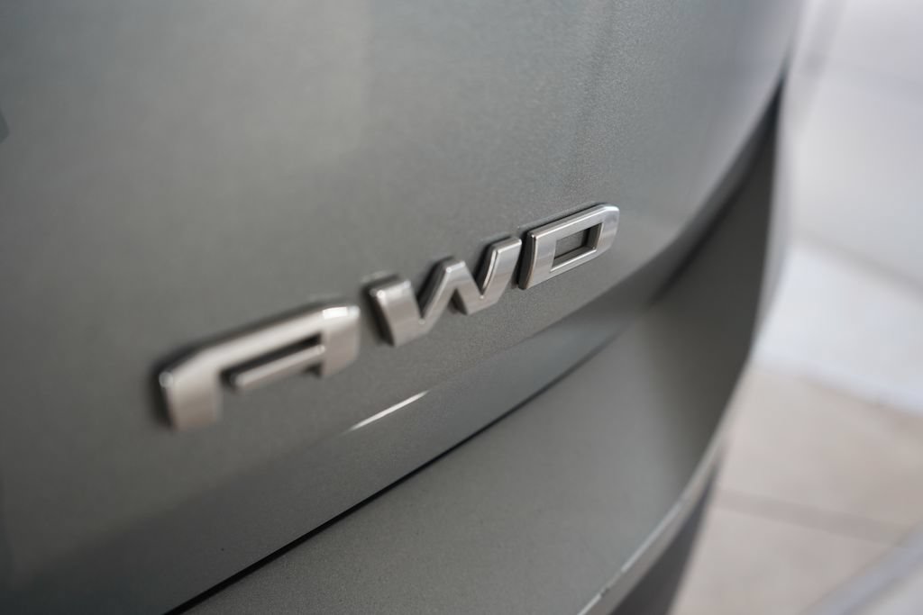 Used 2024 GMC Terrain SLE AWD/4WD image 7