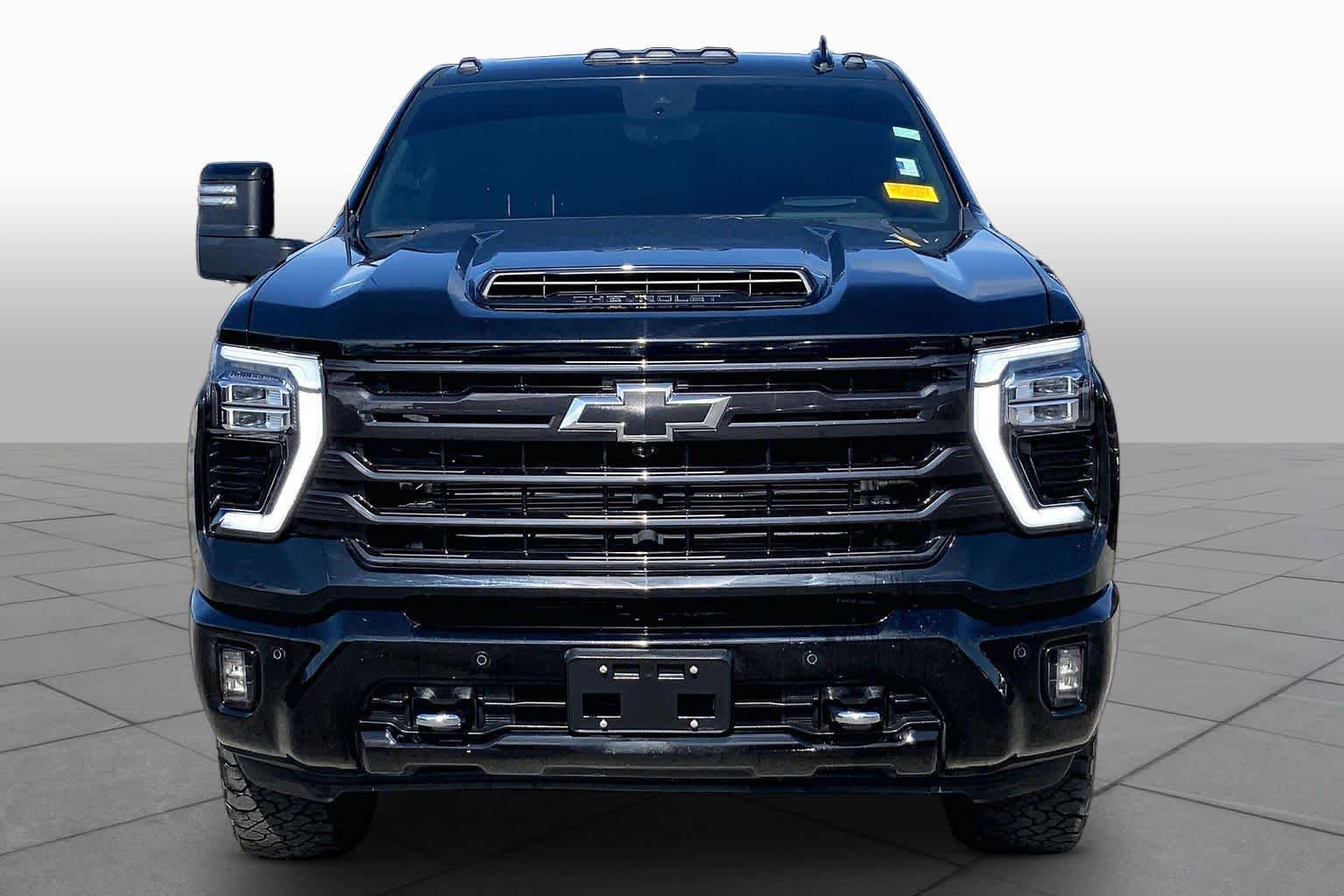 Used 2025 Chevrolet Silverado 2500 High Country w/ Midnight Edition AWD/4WD image 4