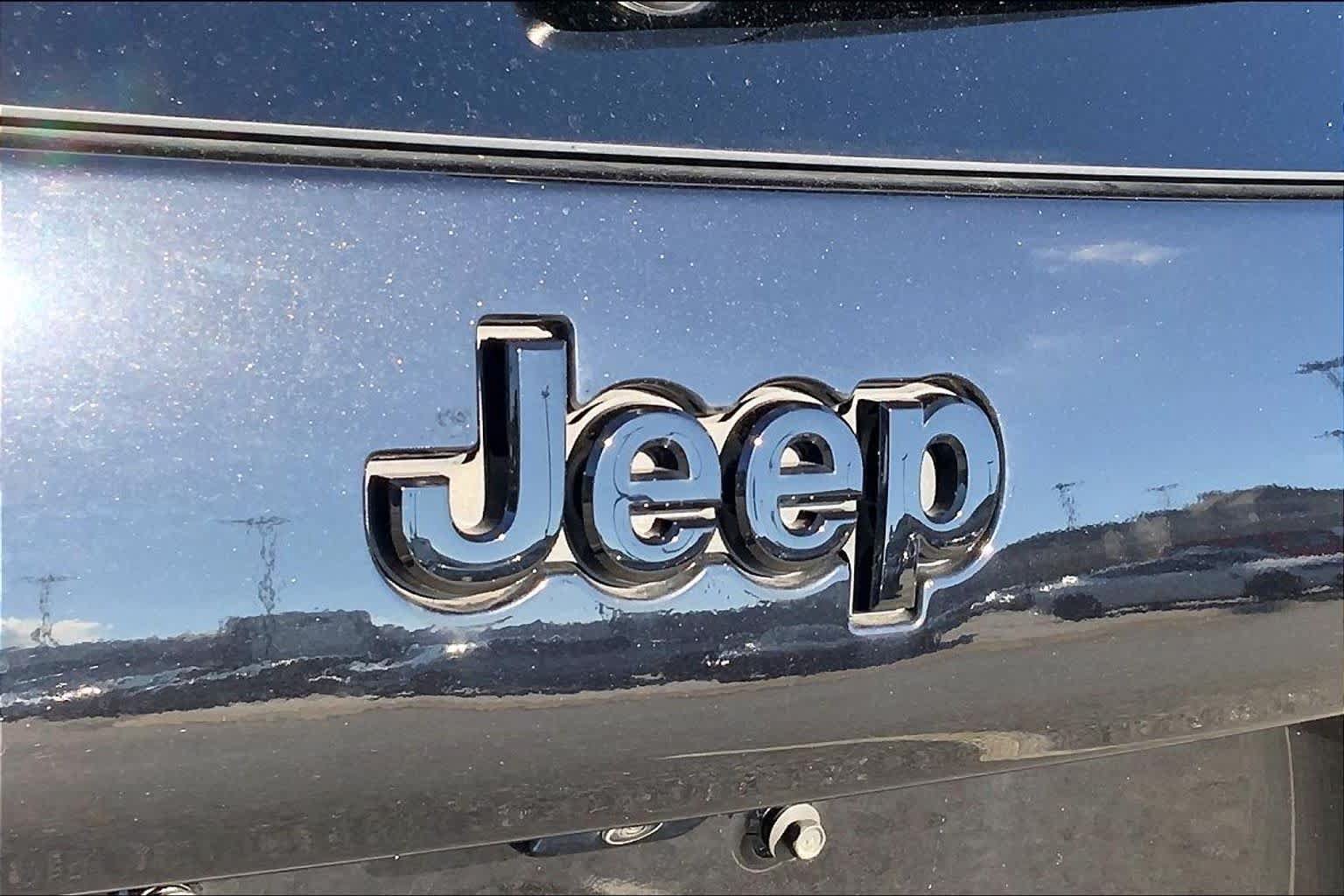 Used 2023 Jeep Cherokee Altitude Lux AWD/4WD image 9