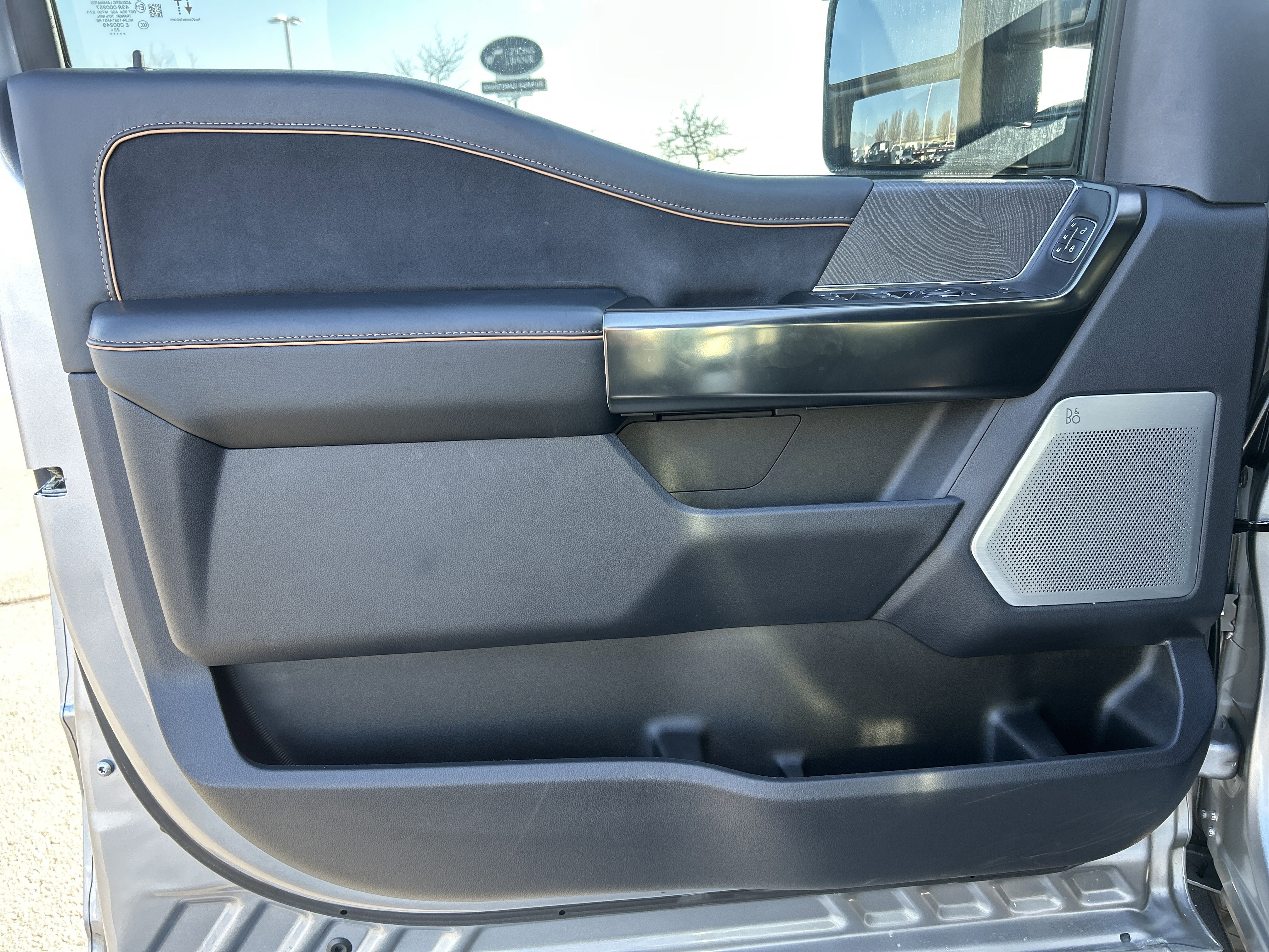 Certified 2024 Ford F350 Platinum w/ Tremor Off-Road Package image 15