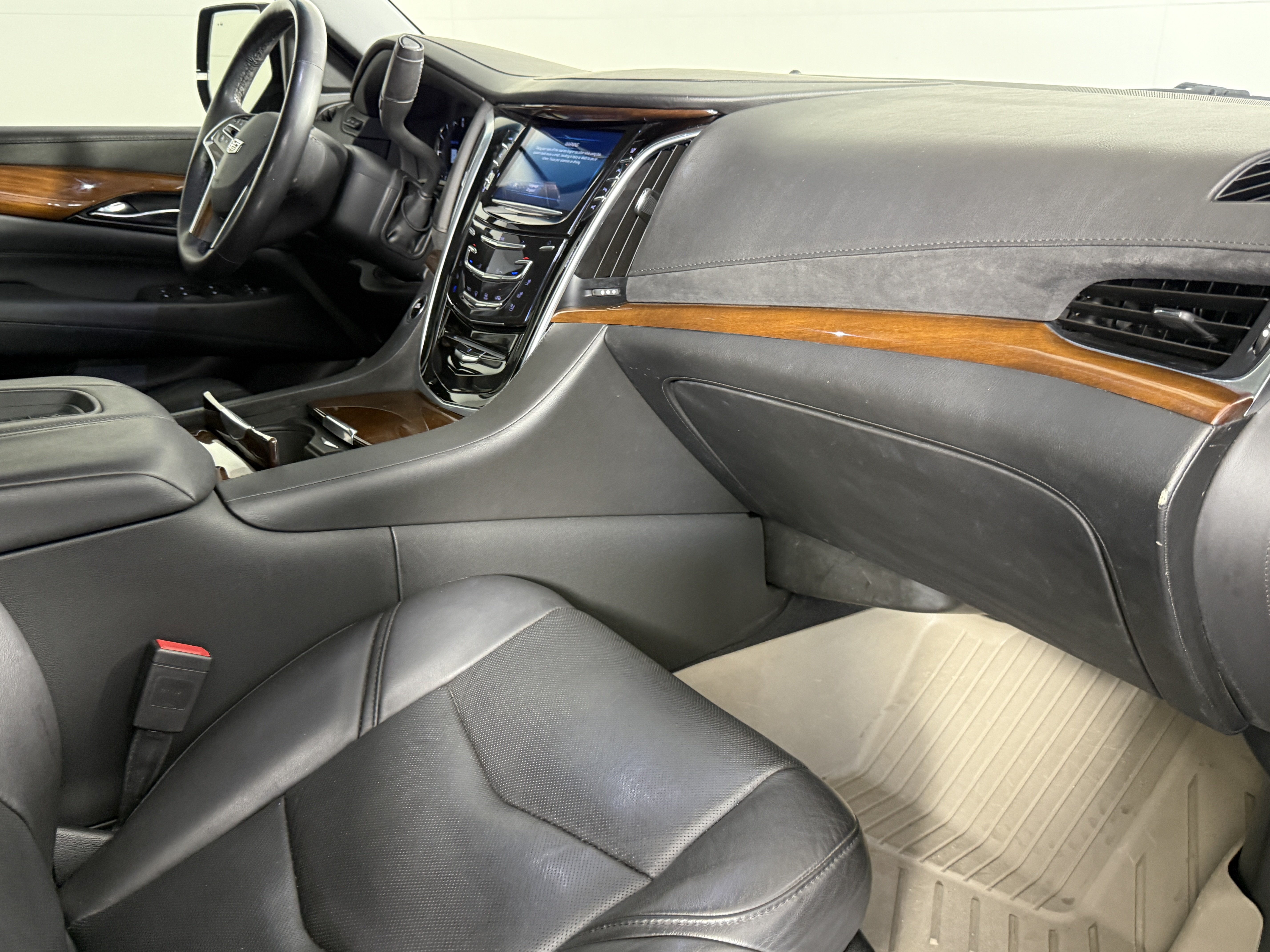Used 2020 Cadillac Escalade Luxury RWD image 9