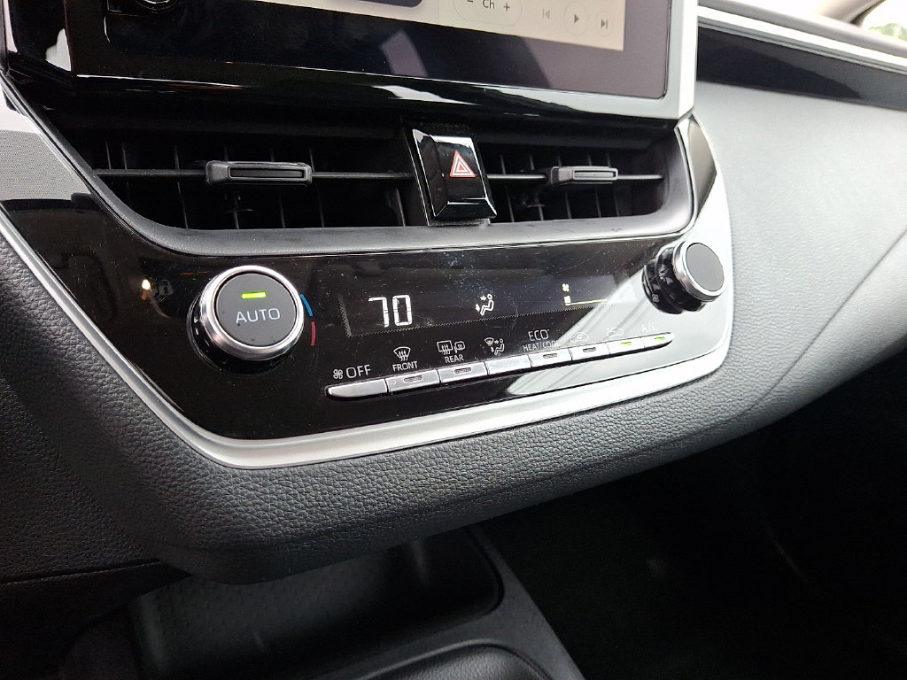 Used 2025 Toyota Corolla LE w/ Convenience Package FWD image 14