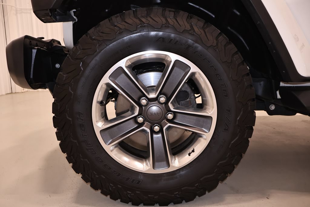 Used 2019 Jeep Wrangler Unlimited Sahara w/ Uconnect 4C Nav & Sound Group AWD/4WD image 33
