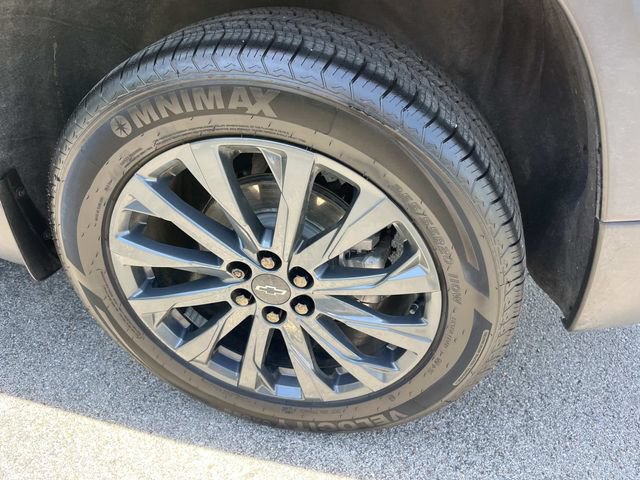 Used 2023 Chevrolet Traverse RS w/ LPO, Floor Liner Package FWD image 14
