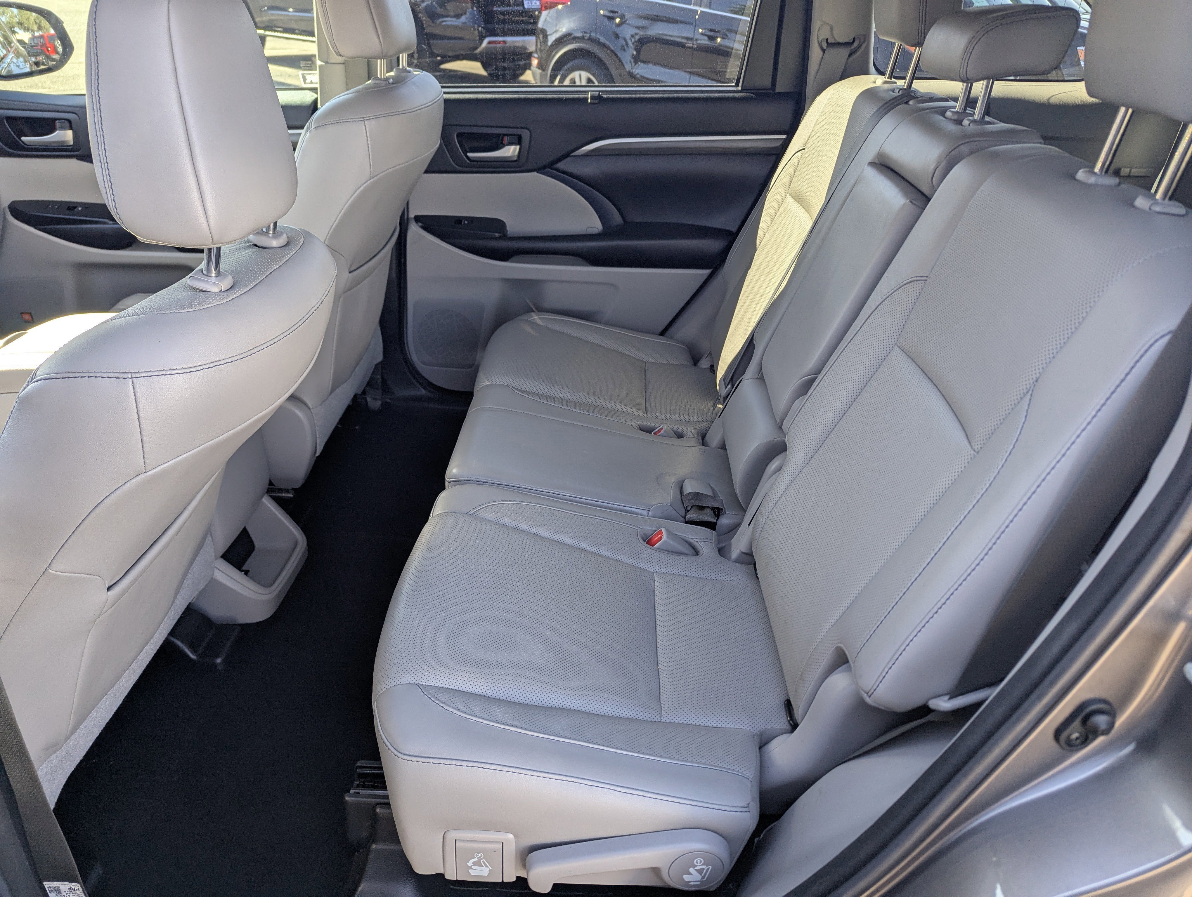 Used 2018 Toyota Highlander Limited image 7
