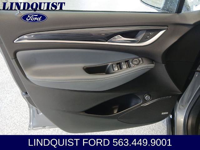 Used 2020 Buick Enclave Essence w/ Sound and Sites Package AWD/4WD image 9