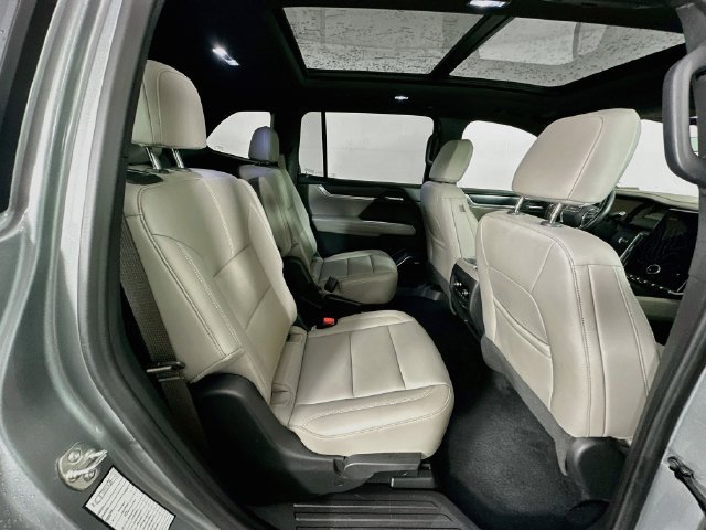 Used 2026 GMC Acadia Elevation w/ Elevation Premium Package FWD image 36
