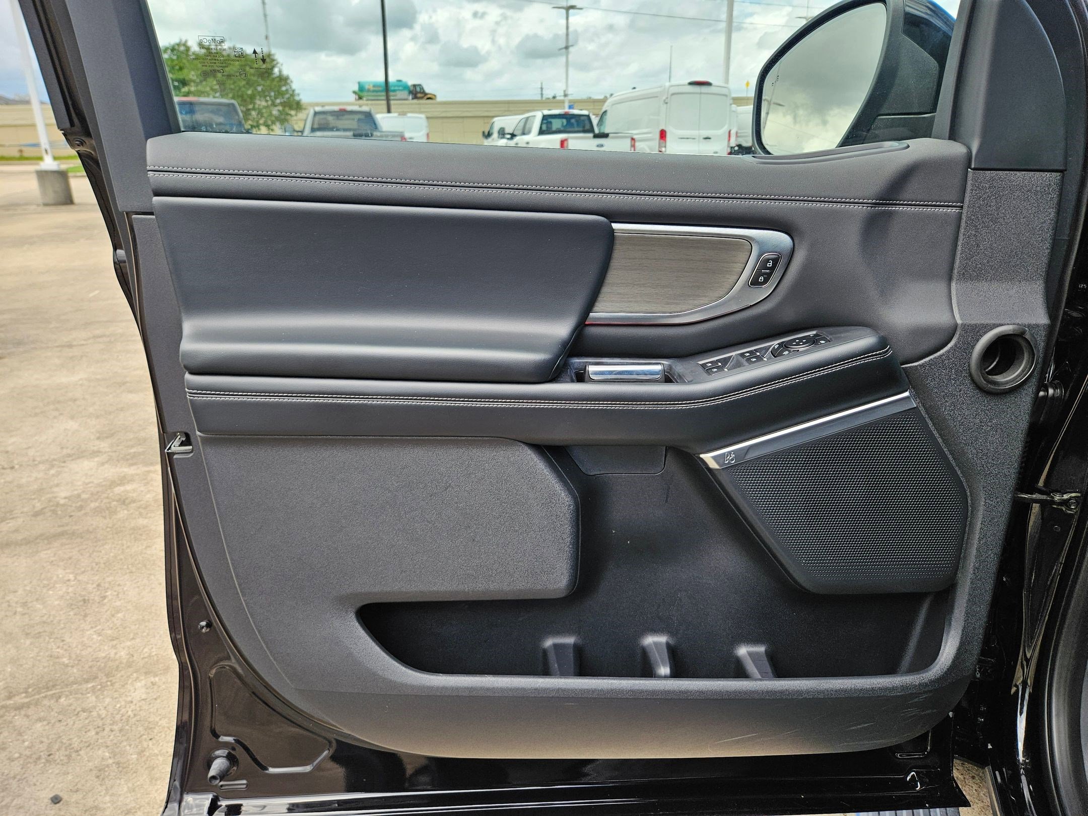 Certified 2025 Ford Expedition Platinum AWD/4WD image 14
