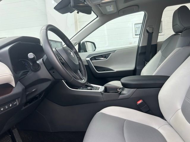Used 2021 Toyota RAV4 Limited image 8