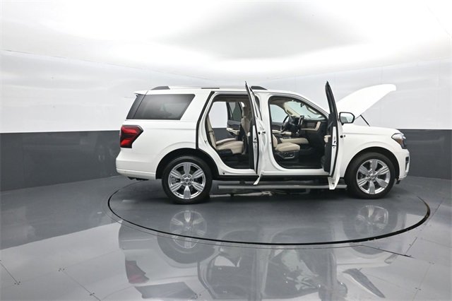 Certified 2024 Ford Expedition Platinum image 38