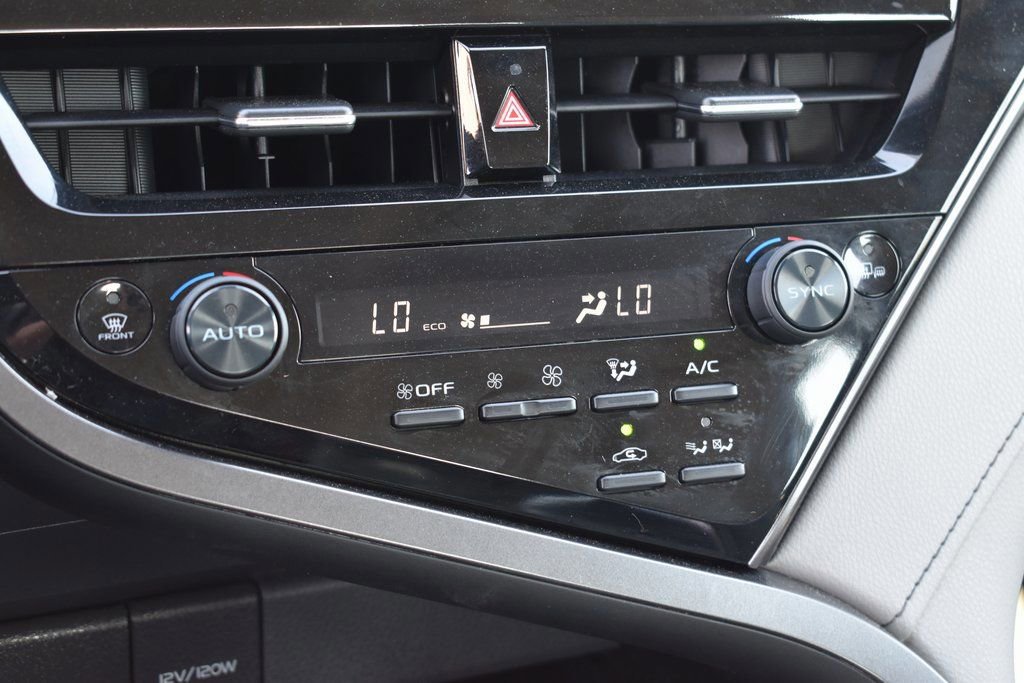 Used 2023 Toyota Camry XLE image 13
