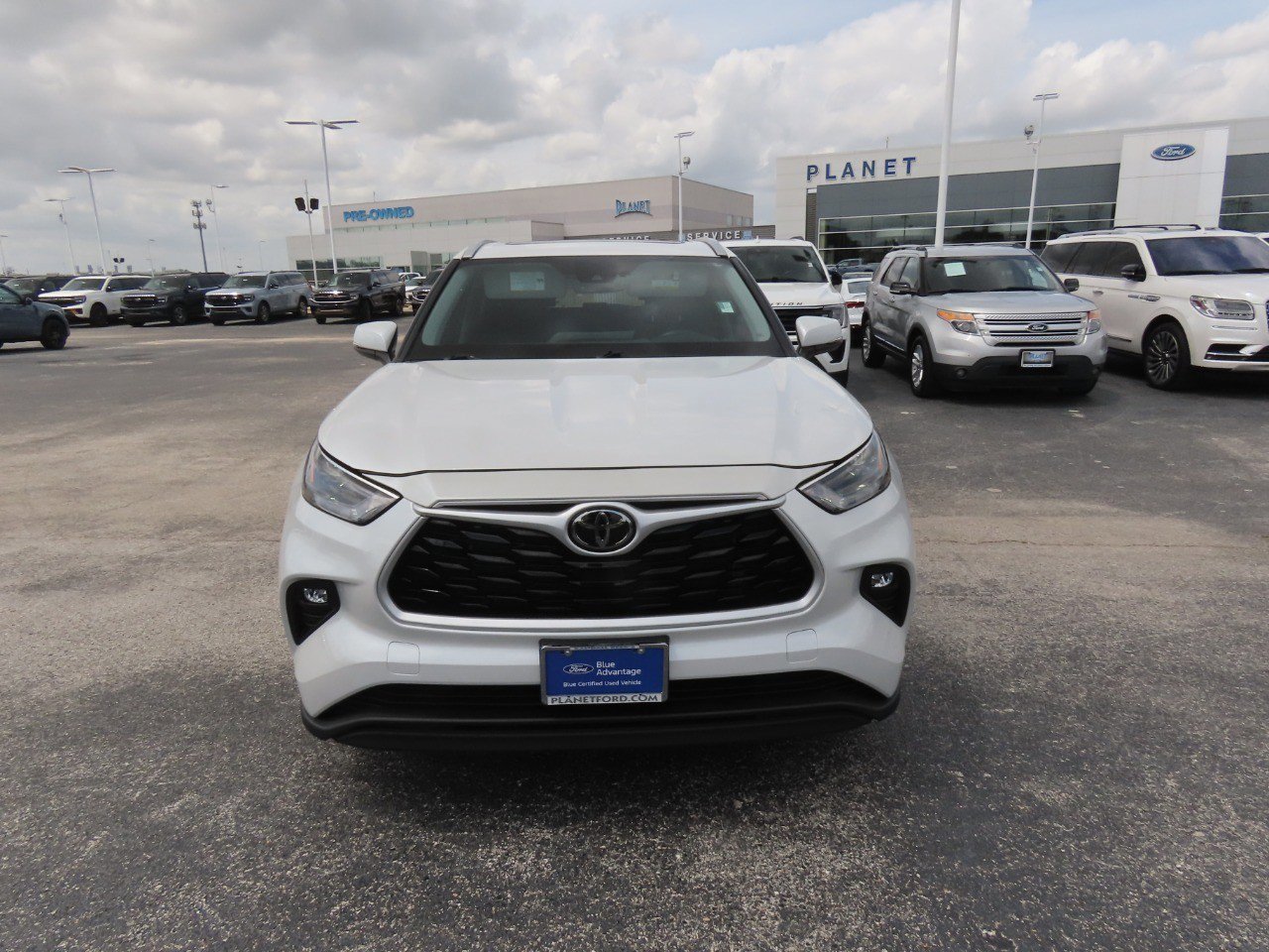 Used 2024 Toyota Highlander XLE FWD image 8