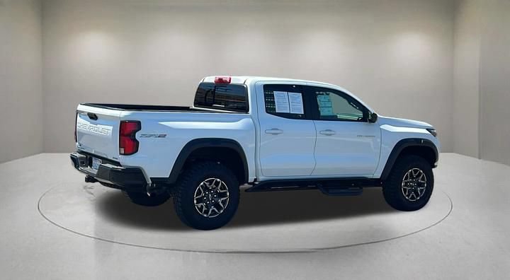Used 2025 Chevrolet Colorado ZR2 w/ Technology Package AWD/4WD image 5