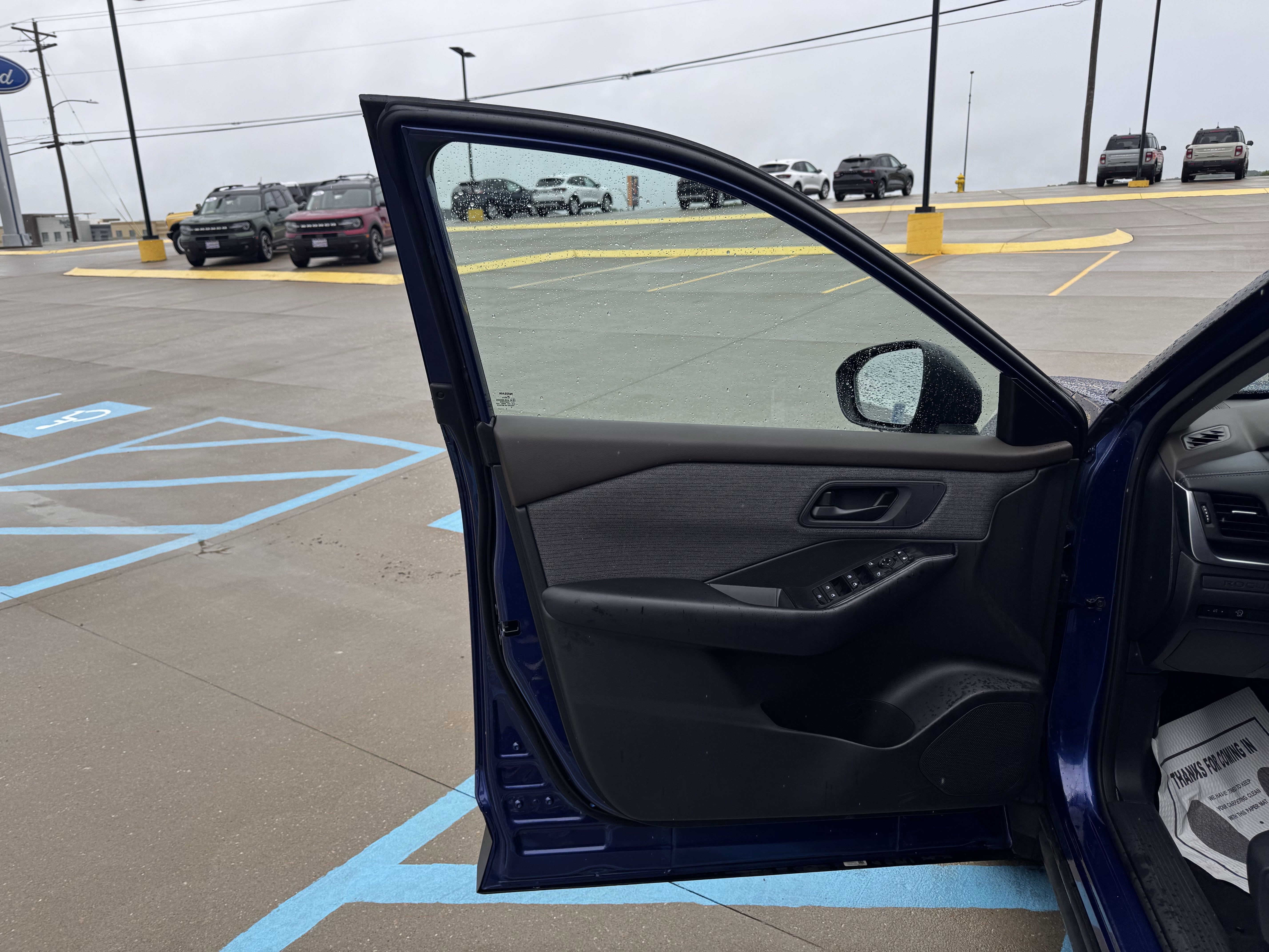 Used 2023 Nissan Rogue S image 7