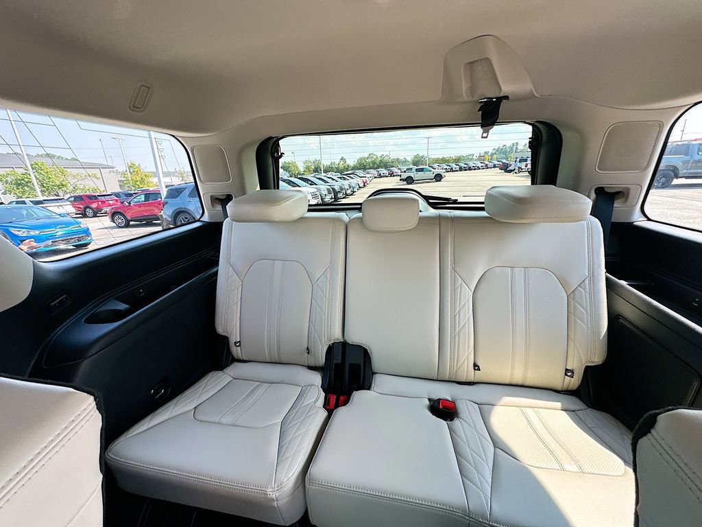 Certified 2021 Ford Expedition Platinum image 8
