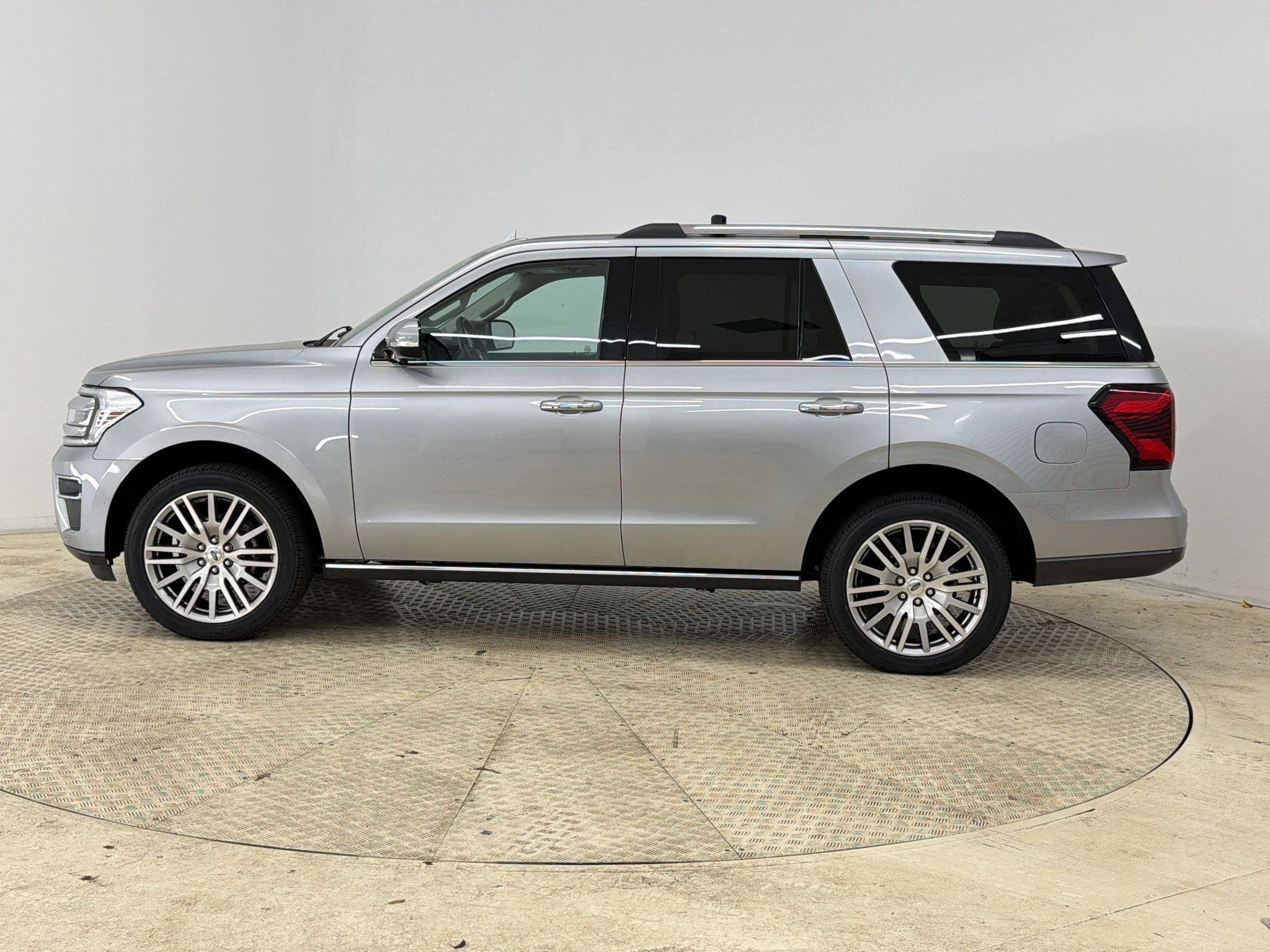 Certified 2024 Ford Expedition Limited image 2