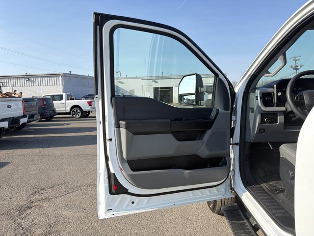 Certified 2025 Ford F250 XL w/ XL Chrome Package AWD/4WD image 10