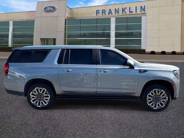 Used 2023 GMC Yukon XL Denali Ultimate w/ LPO, Floor Liner Package AWD/4WD image 8