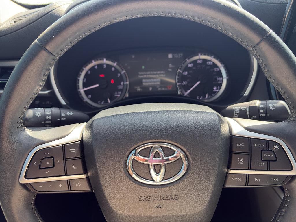 Used 2024 Toyota Highlander XLE FWD image 24
