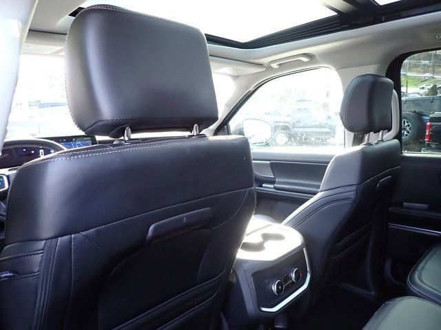 Certified 2025 Ford Expedition Max Platinum image 18