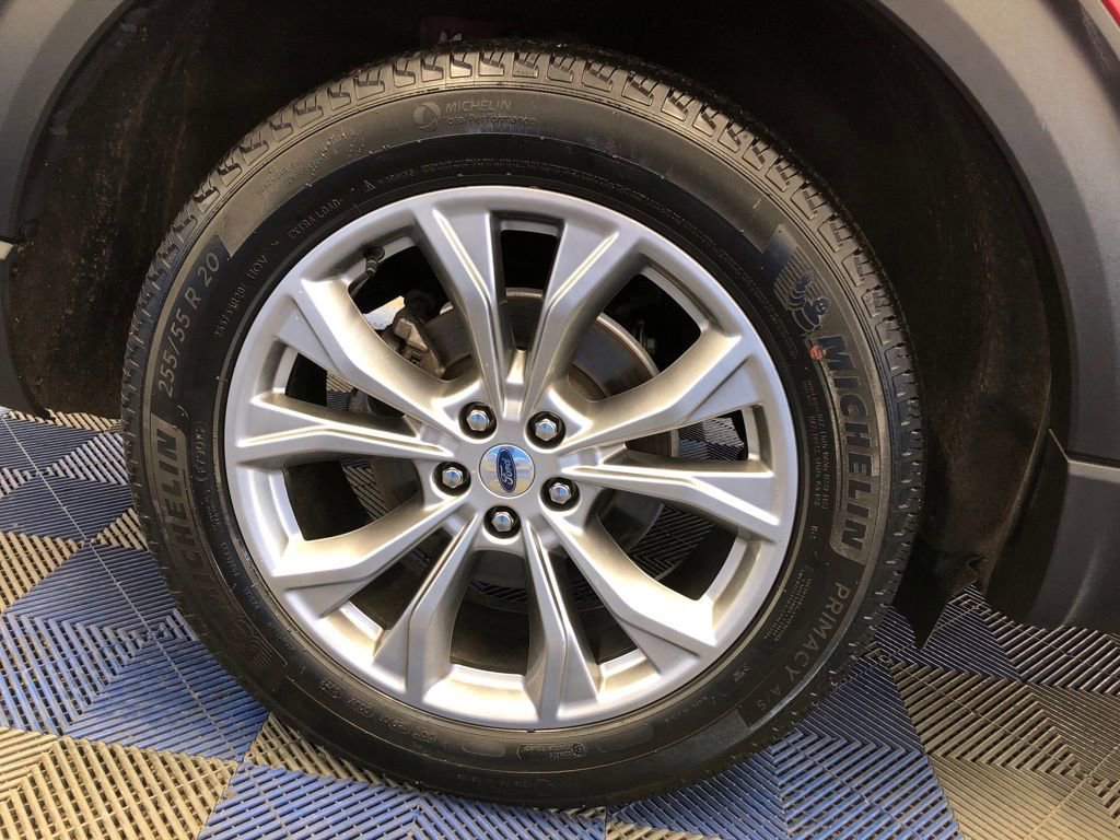 Certified 2022 Ford Explorer XLT w/ Equipment Group 202A image 31