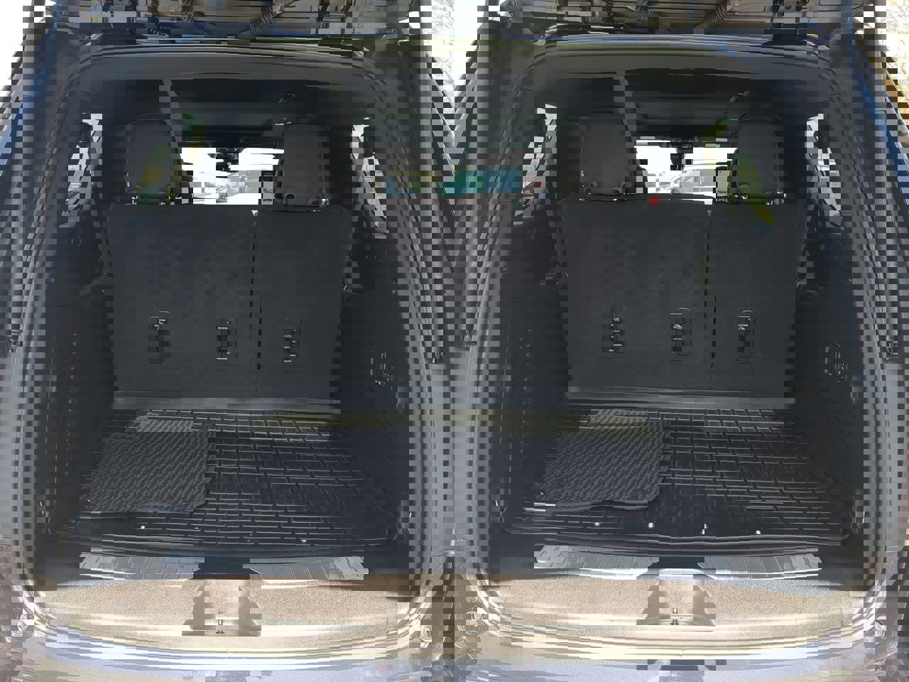 Used 2023 GMC Yukon XL Denali Ultimate image 11