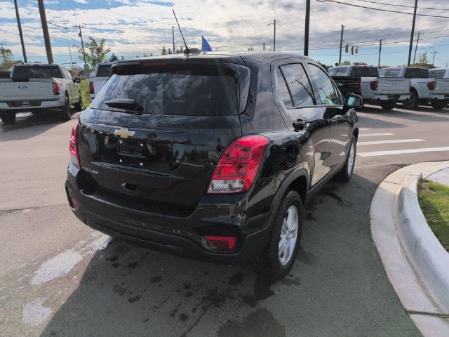 Used 2022 Chevrolet Trax LS w/ Tint and Cruise Package AWD/4WD image 5