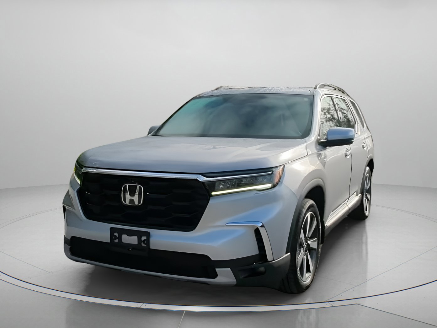 Used 2024 Honda Pilot Touring image 3