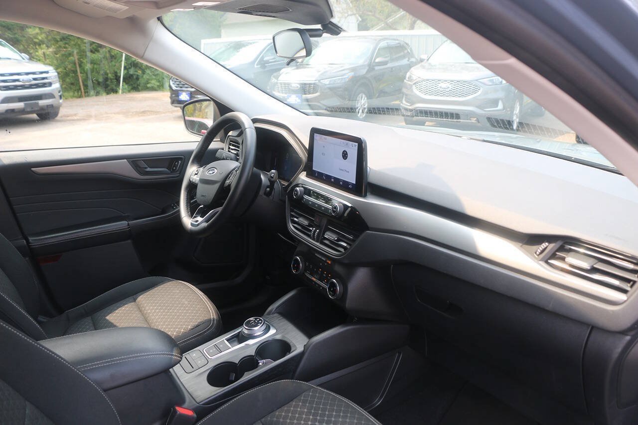 Certified 2024 Ford Escape Active AWD/4WD image 24
